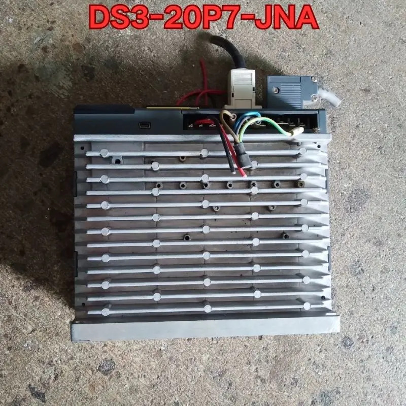 리퍼 Xinjie 서보 드라이브 DS3-20P7-JNA 기계 완료