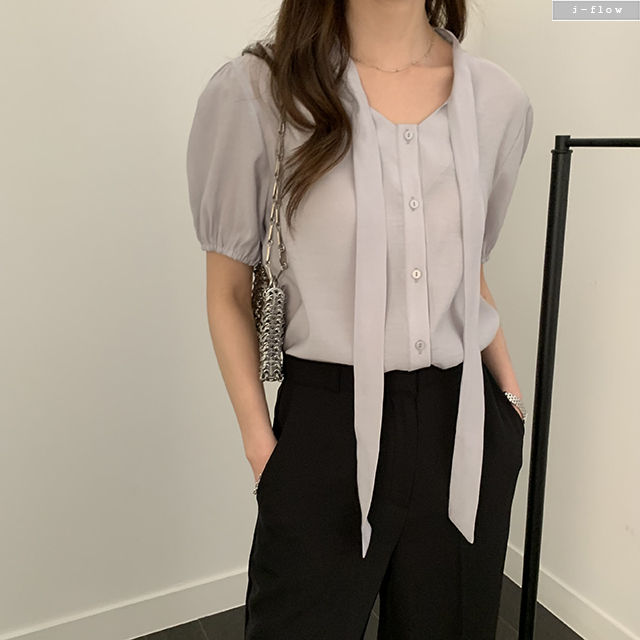 도터 밴딩퍼프 브이넥 타이 블라우스 3col 봄 여름 쉬폰 스카프 반팔 루즈핏 제이플로우 - 상세 이미지 2