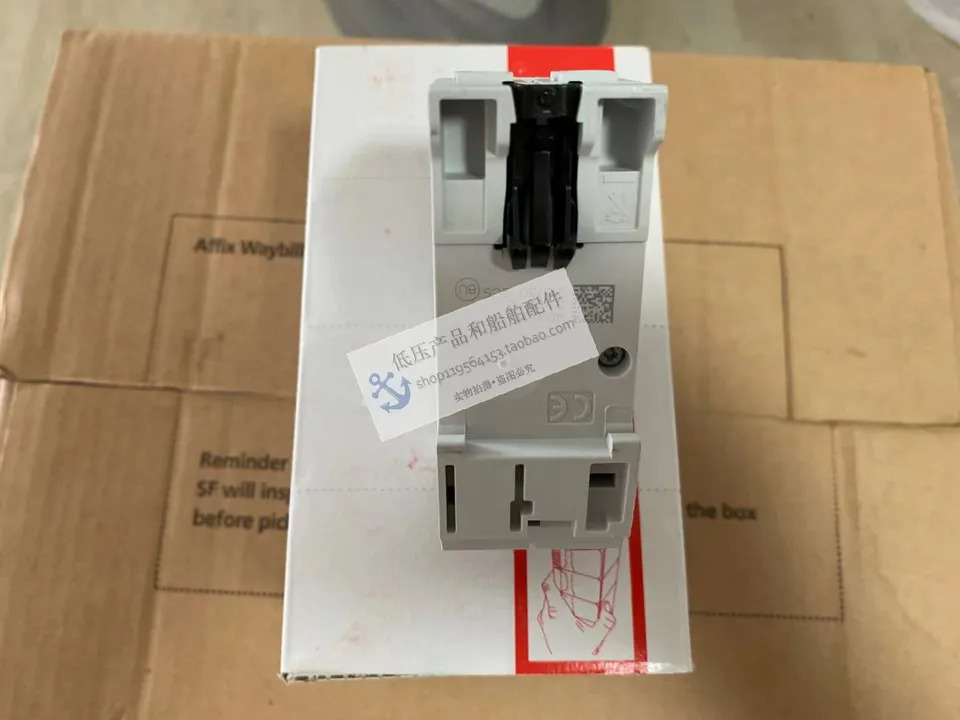 오리지널 ABB 전자기 누출 보호대 F202AC- 25/0.1 이탈리아 신
