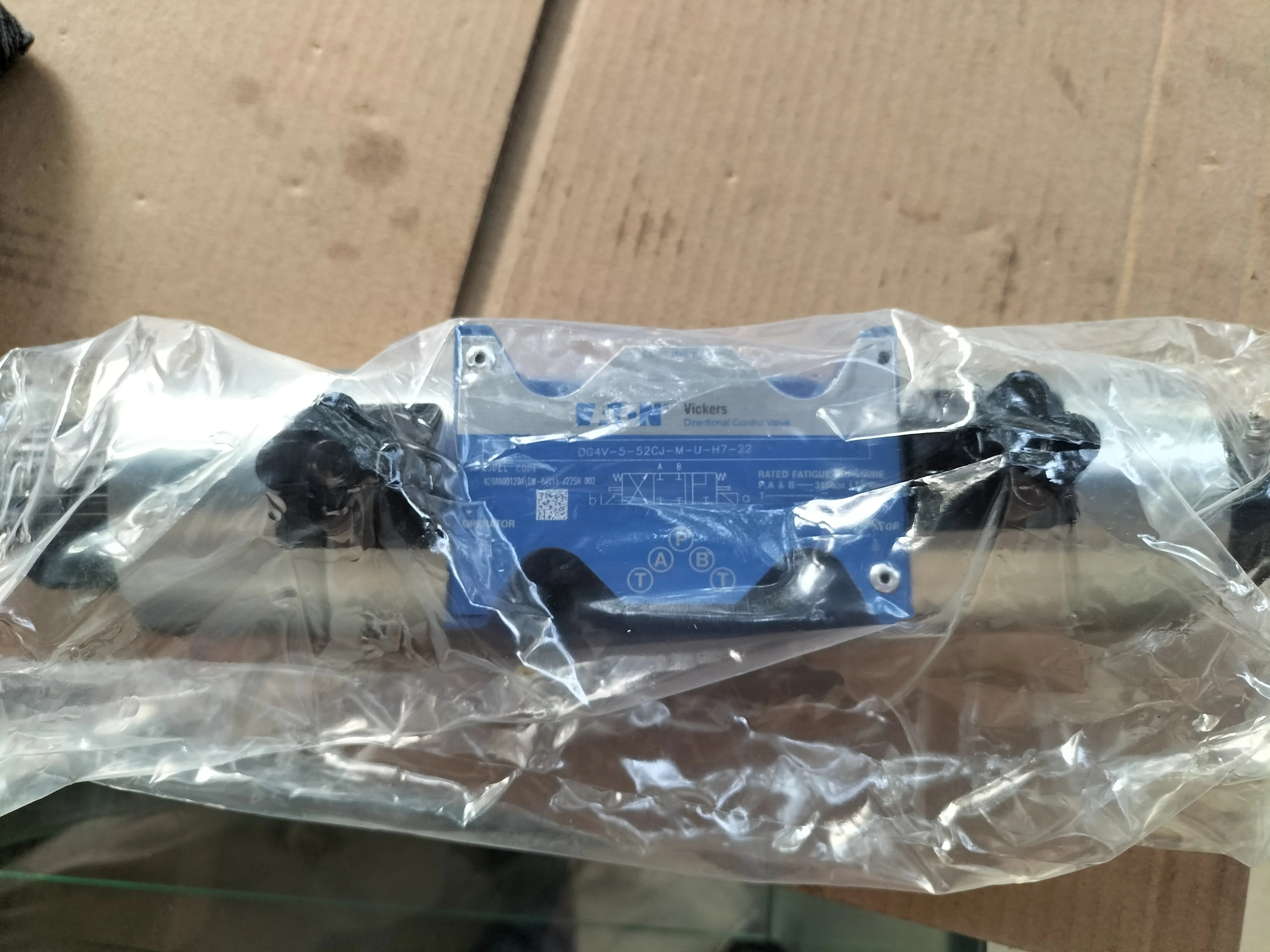 VICKERS 유압 밸브 DG4V-5-52CJ-M-U-H6-20 솔레노이드 새 모델 DG4V-5-52CJ-M-U-H7-22 DG4V552CJMUH620 315bar 24VDC