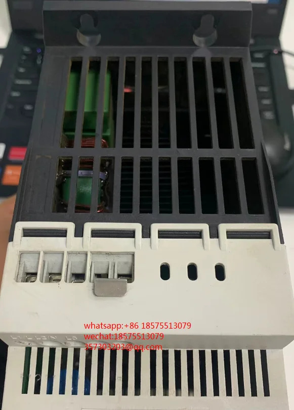 DE1-34011FN-N20N 가변 속도 스타터 PowerXL DE1 7.5 kW 400 0-500V11.3A 2.5KW 7.5hp호환3ph0-300HZ