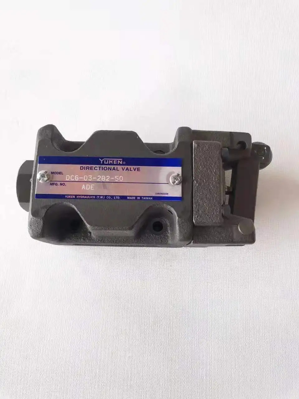 YUKEN 수동 유압 밸브 모델 DCG-03-2B2-50 ADE Hydraulics T W CO LTO 대만산