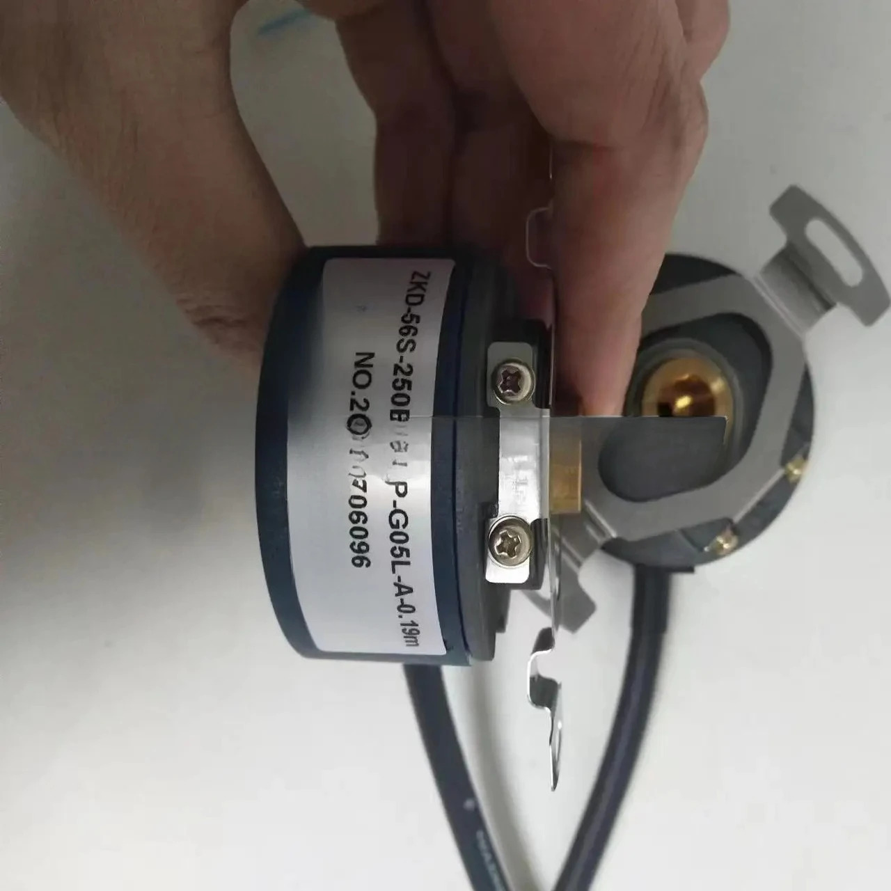 ZKD-56S-250BM/4P-G05L-A-0.19m 엔코더는 ZKD-12J를 대체