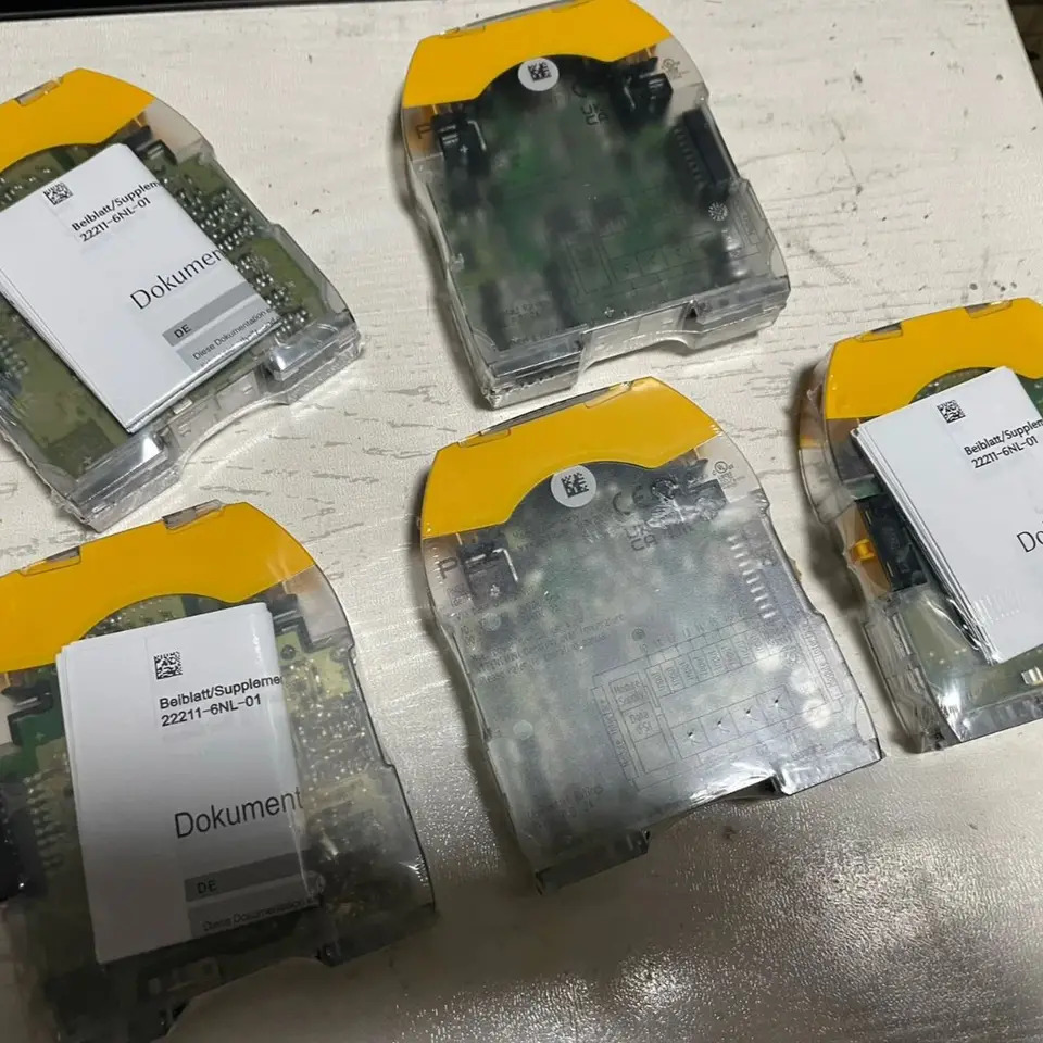 772142 PNOZ m EF 8DI4DO 안전 릴레이 신