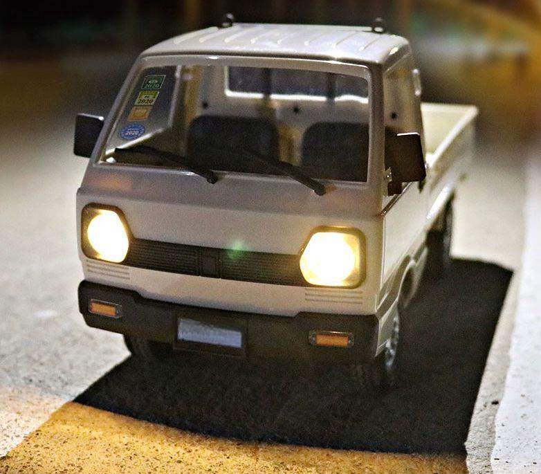 화이트 rc트럭 픽업 클라이밍 락크롤러 카 제어 오프로드 입문용 다이캐스트 배터리 - 상품 이미지