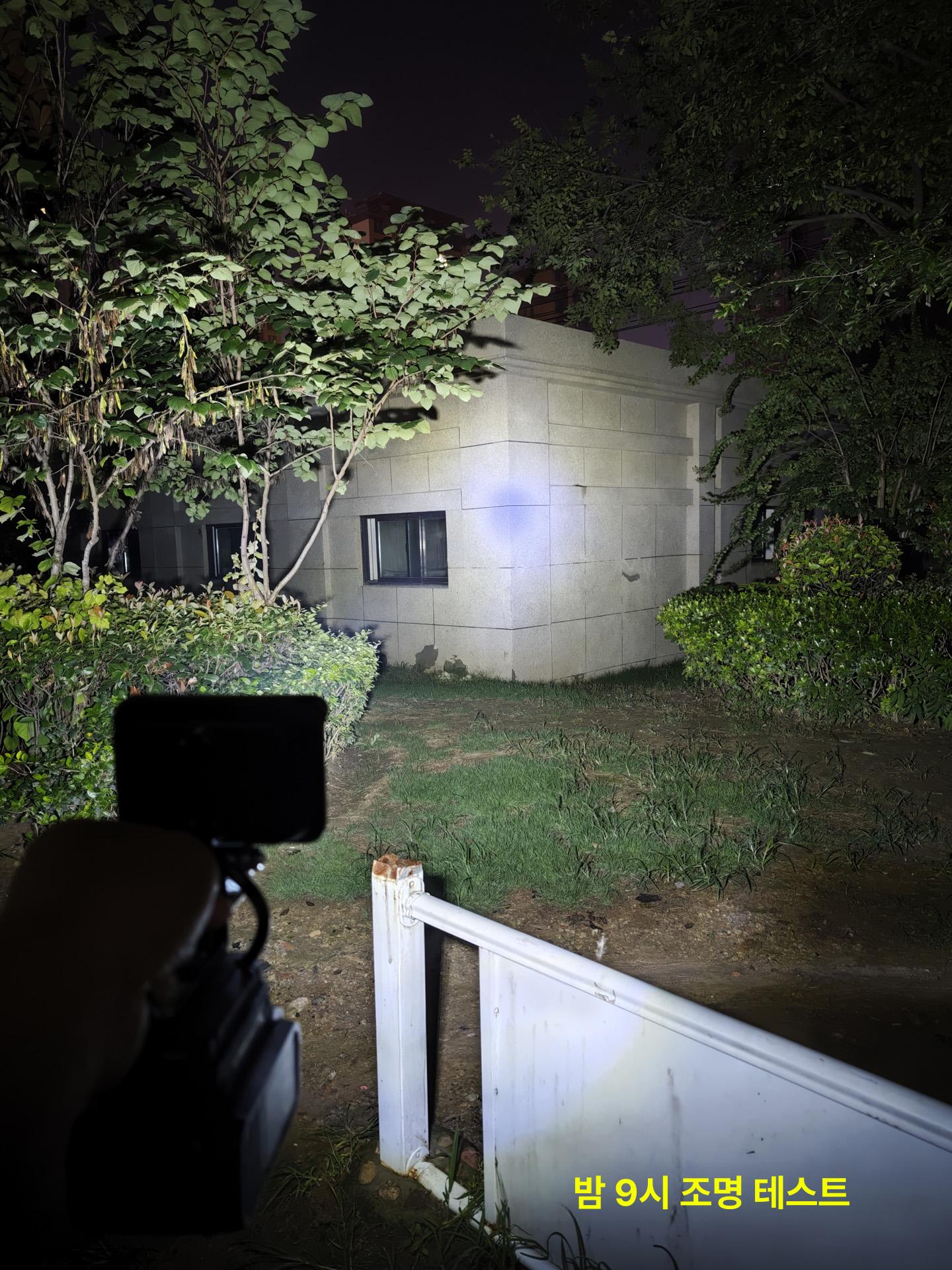 LED충전식손전등 강력한 밝기 자석부착 야외 캠핑 등산 작업 비상용 휴대용 라이트 써치라이트 - 상세 이미지 3
