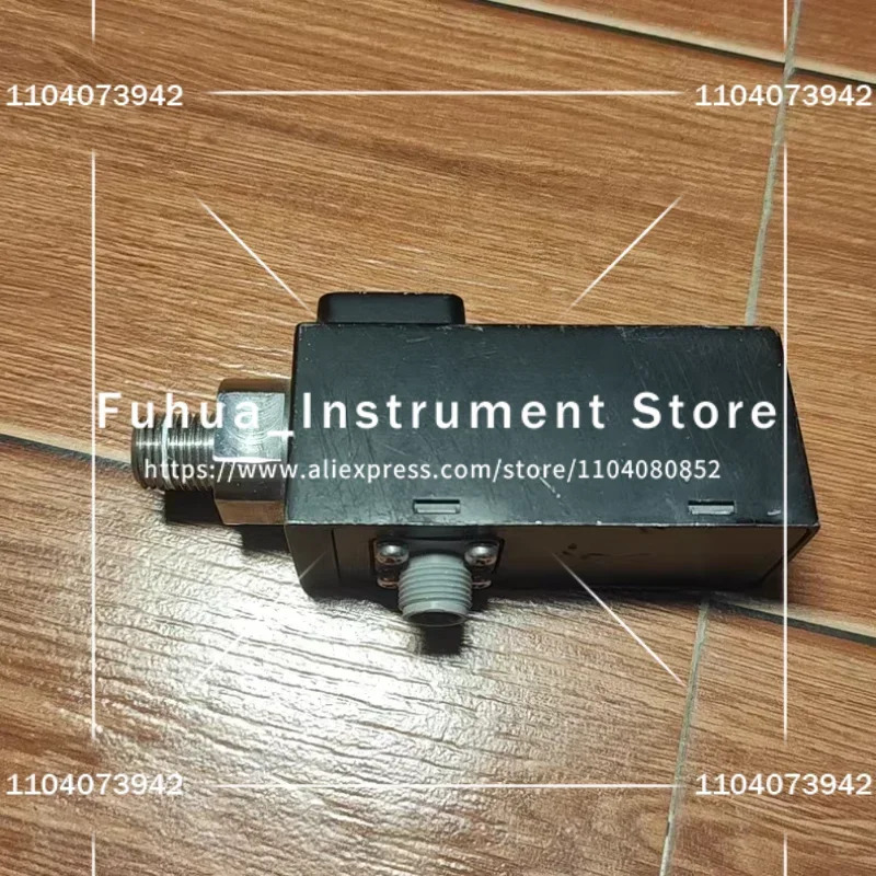 VALCOM 압력 표시기 VSW2-02-4-5.00MPaRR-VT005MPGR2 0 - 5MPa
