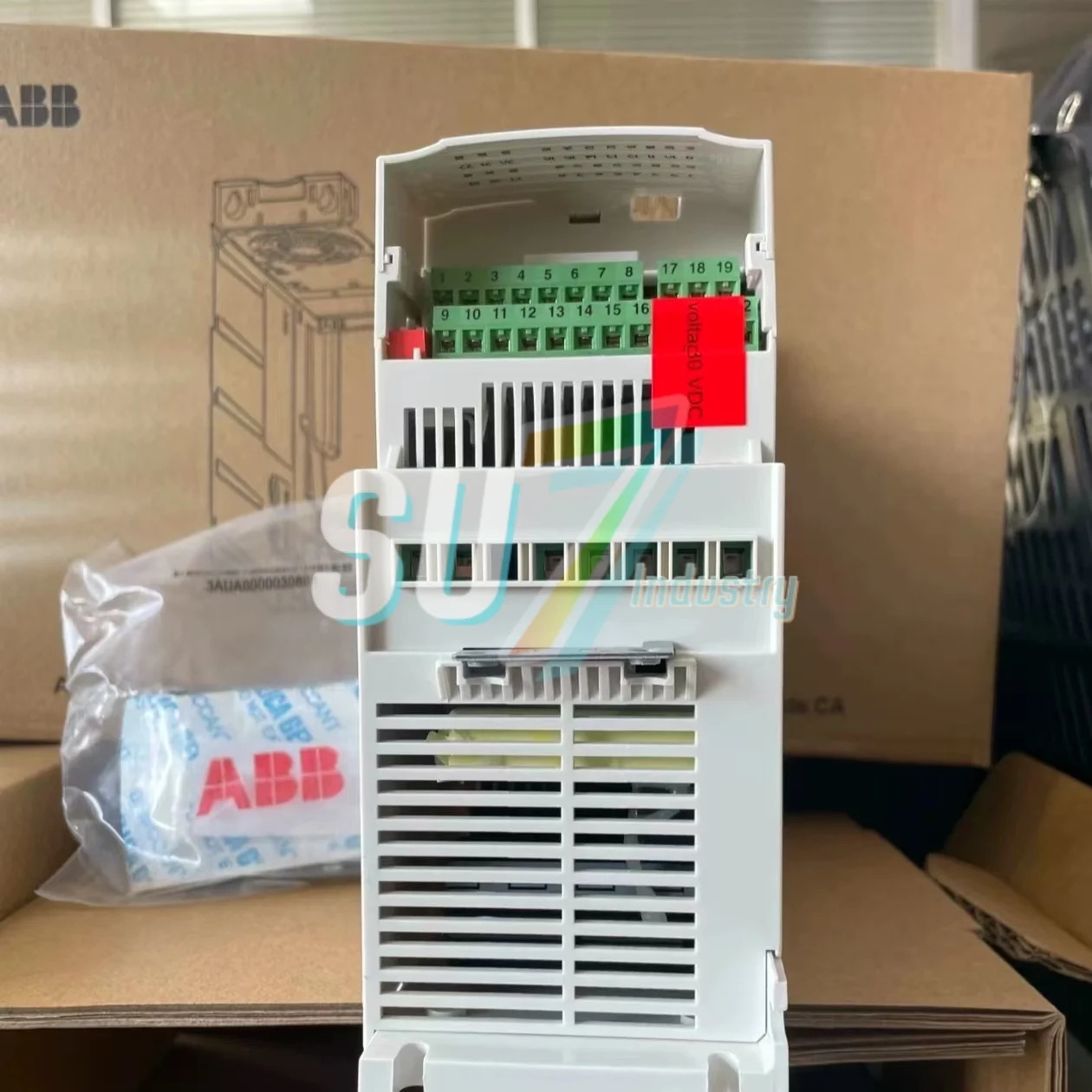 주파수 변환기 ACS355-01E-04A7-2 ACS355-01E-06A7-2 신규