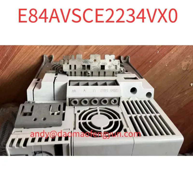 리퍼 주파수 변환기 E84SCE2234VX0 OK