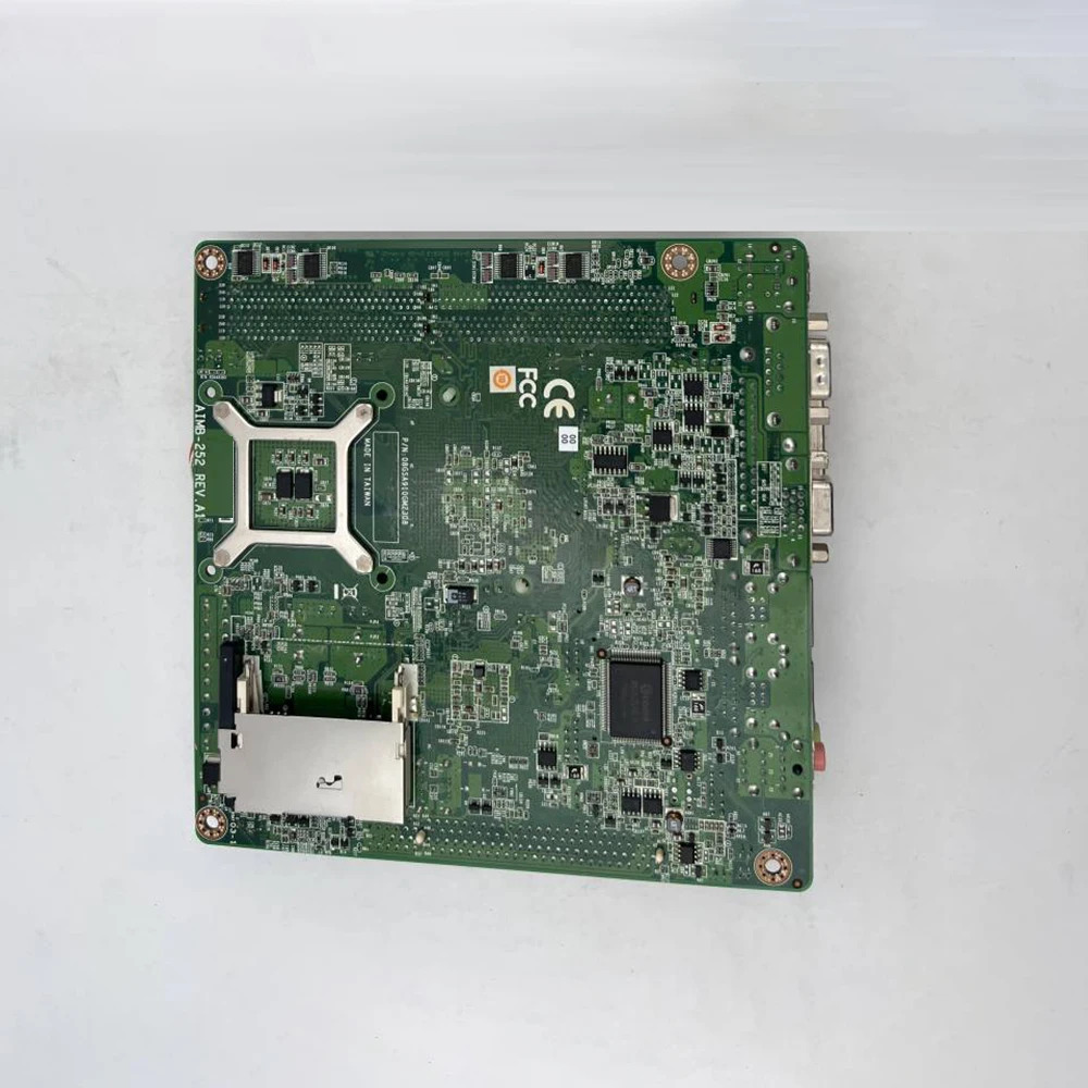 어드밴텍 산업Mini-ITX 마더보드경우 듀얼 네트워크 포트가 CF 카드를 지원 AIMB-252 AIMB-252G2 AIMB-252G2-00A1E