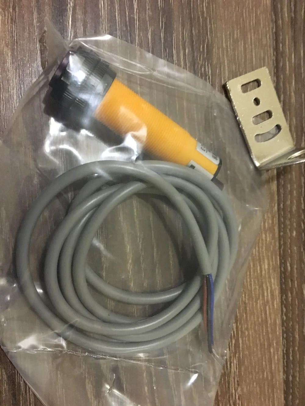 확산 광전스위치 E3F-DS30C1 센서 NPN 3 선 정상 개방 조정 가능장착 브래킷