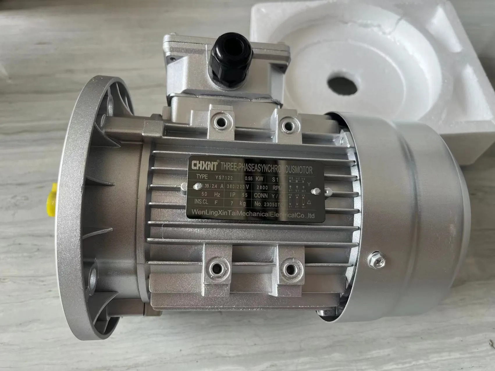 CHXNT THREE-PHASEASYNCHRONOUSMOTOR 타입 2800RPM YS7122 0.55KW 1.39 2.4A 380 220V