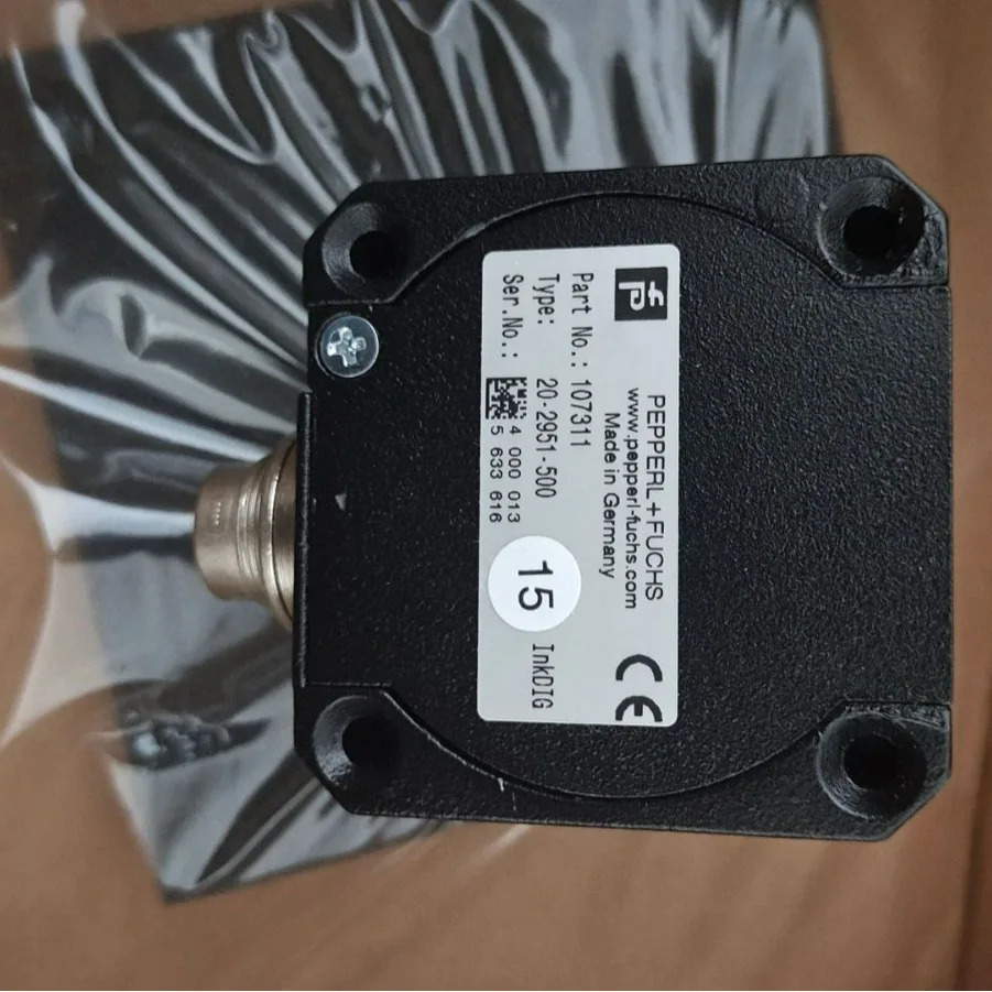 P x F IQT1-FP-IO-V1 RFID 읽기/쓰기 장치 포장