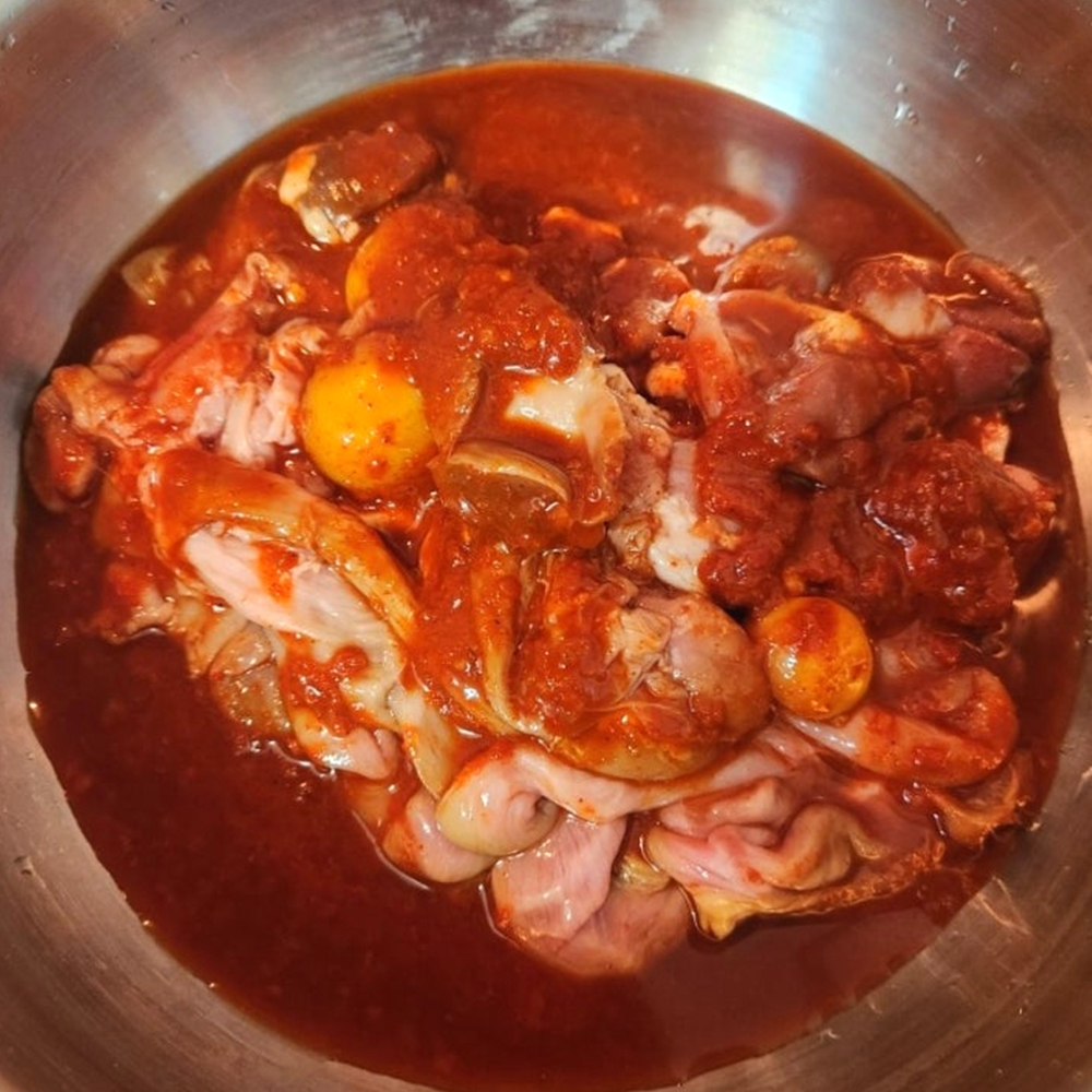 [추억의맛]얼큰한 닭내장탕 700g 2인분 전골 닭곱창 알집 야식 캠핑 - 상세 이미지 2