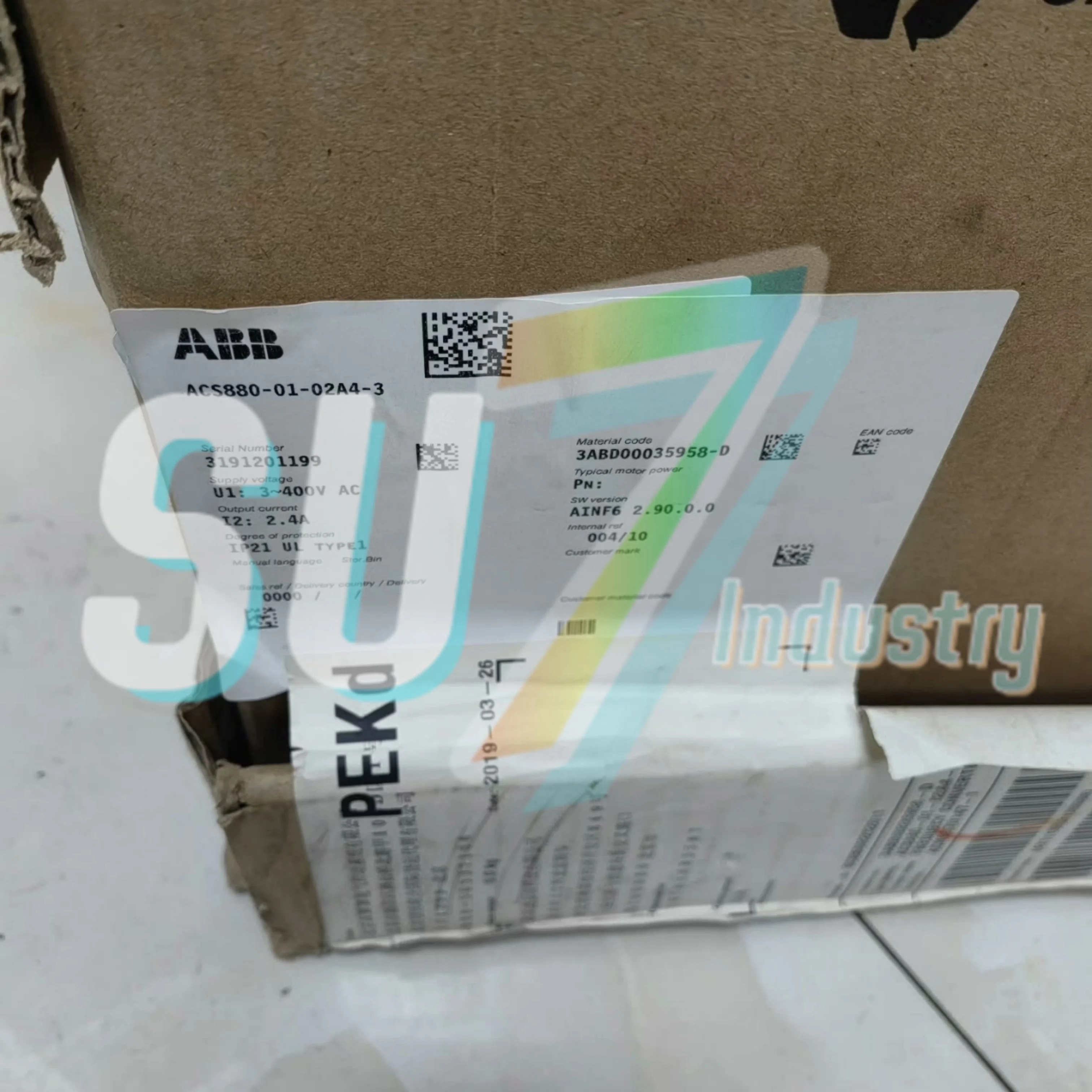 ACS880-01-02A4-3 ACS880-01-03A3-3 주파수 변환기 새
