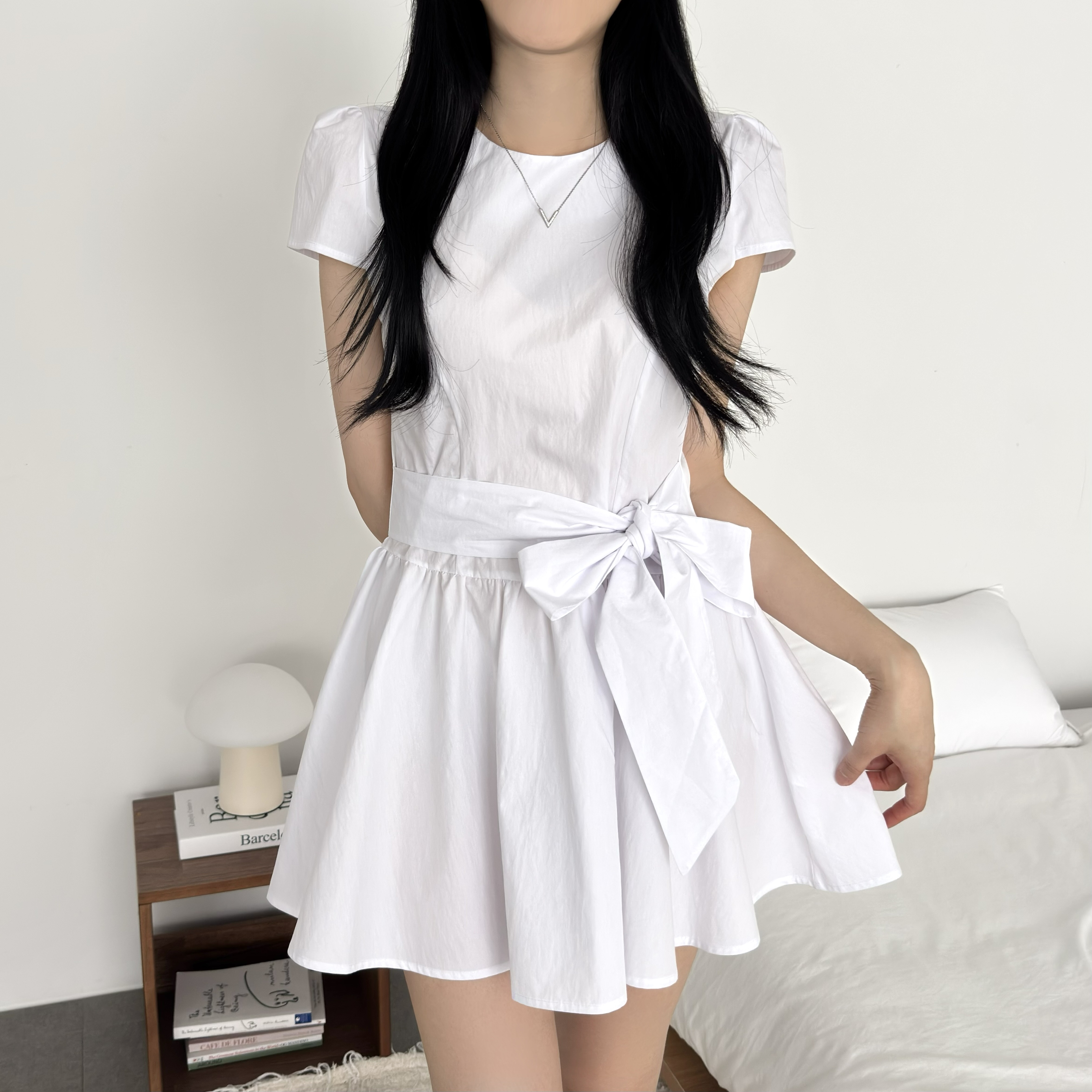 전면슬림라인 어깨퍼프 허리잘록 스트랩 a라인 플레어 반팔 미니 원피스 이미지 8