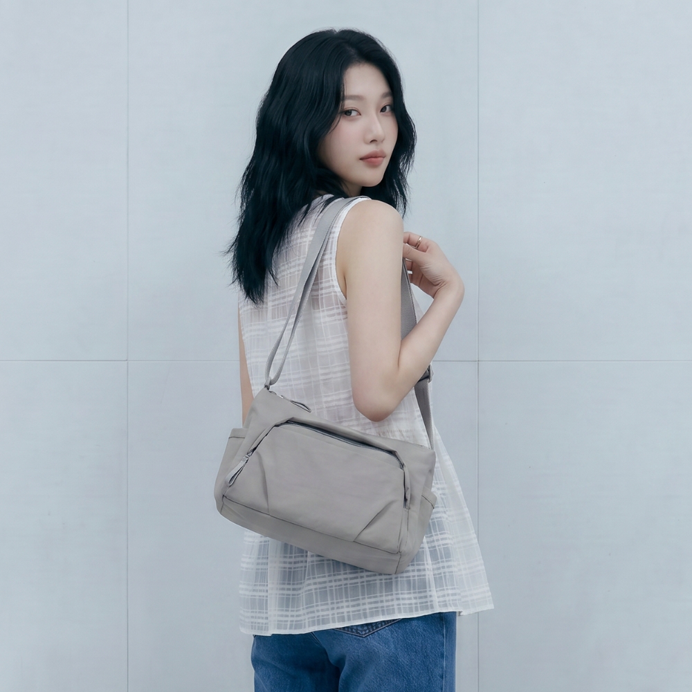 [먼슬리무드] 로라 베일 나일론 데일리 보부상 크로스백 (4색상) 그레이 - 상품 이미지