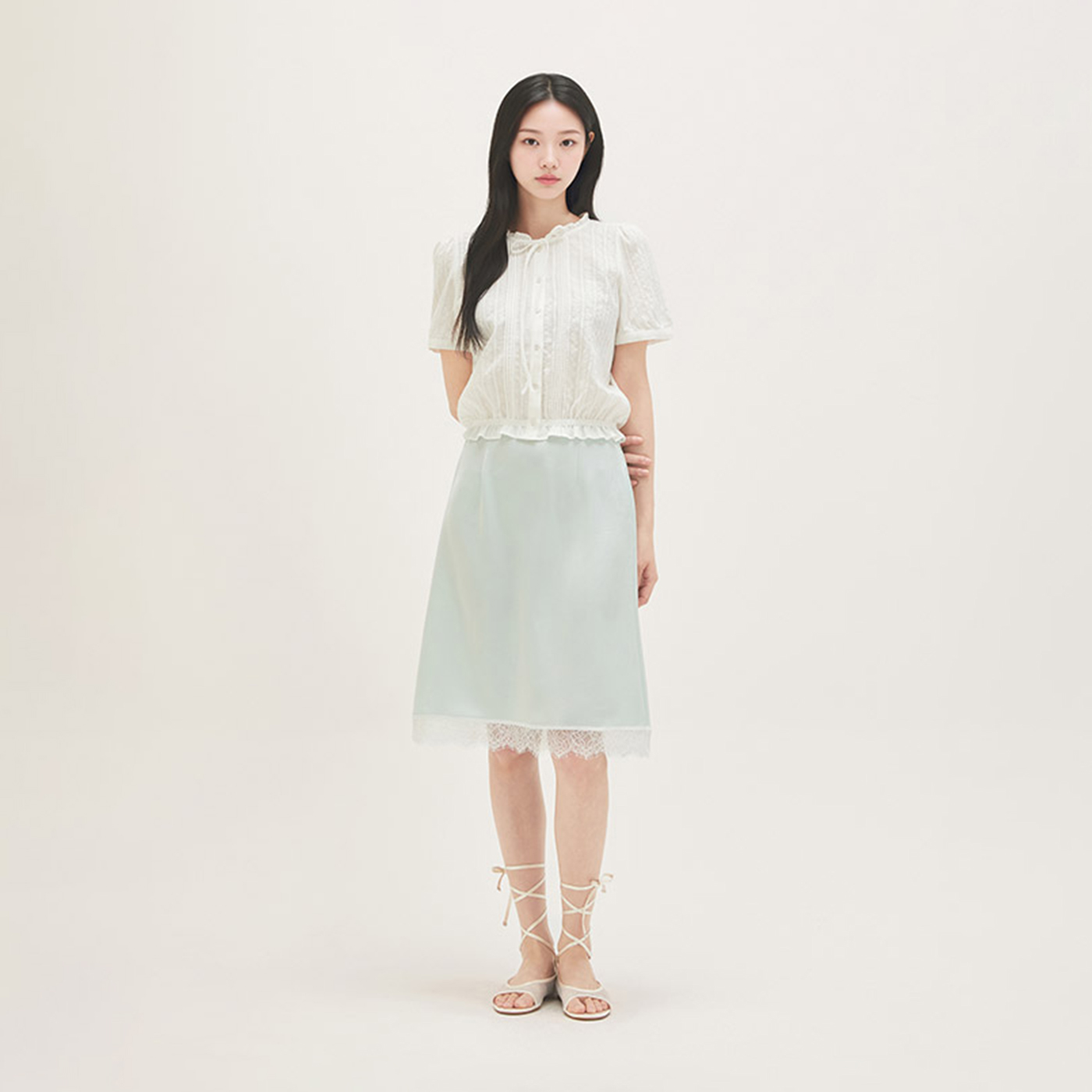 로엠 [RE] 프릴넥 코튼 블라우스(RMBLG24R16) RMBLG26RT4 이미지 2