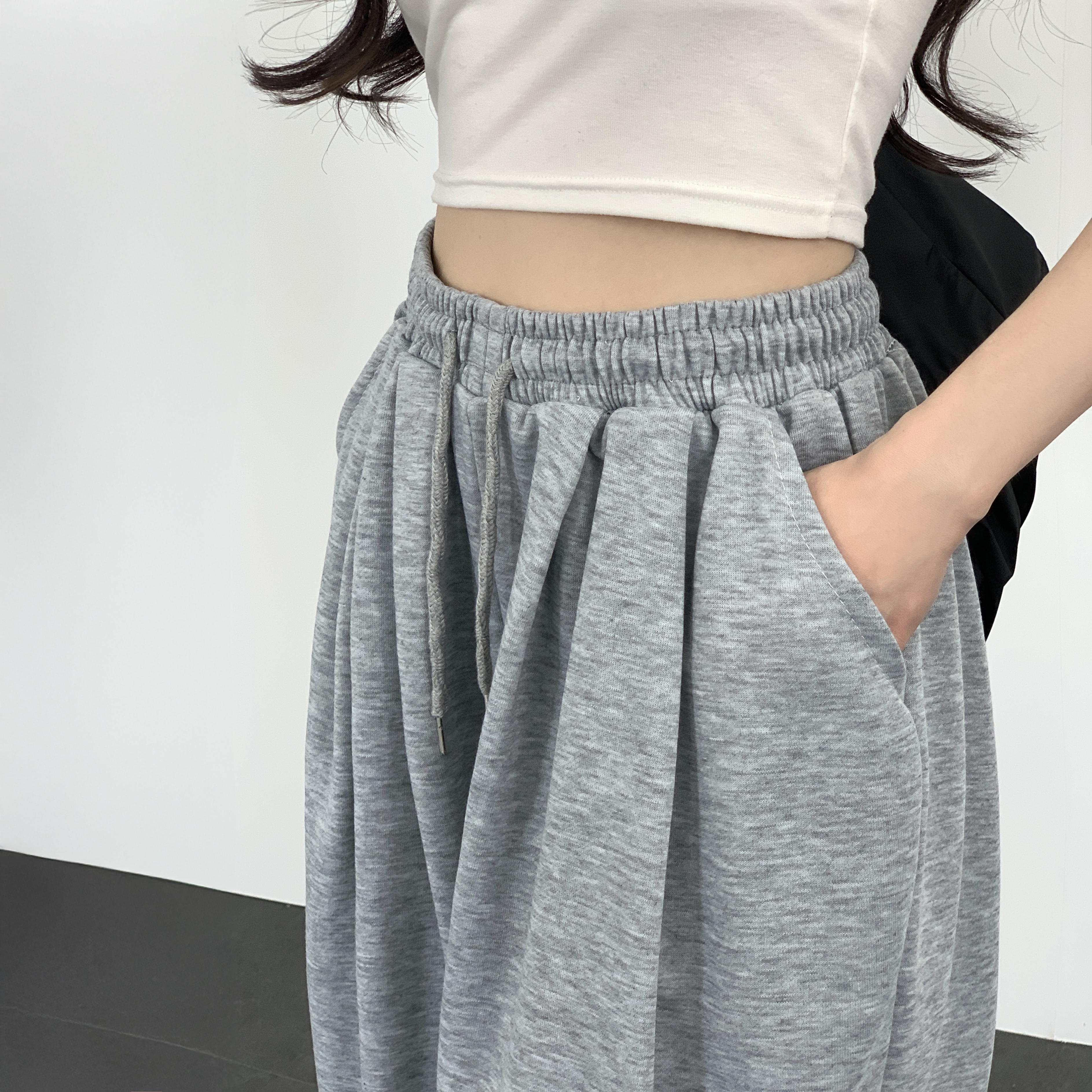 하이웨스트 허리밴딩 스트랩 전면핀턱 버뮤다 와이드 밴딩 반바지 이미지 8