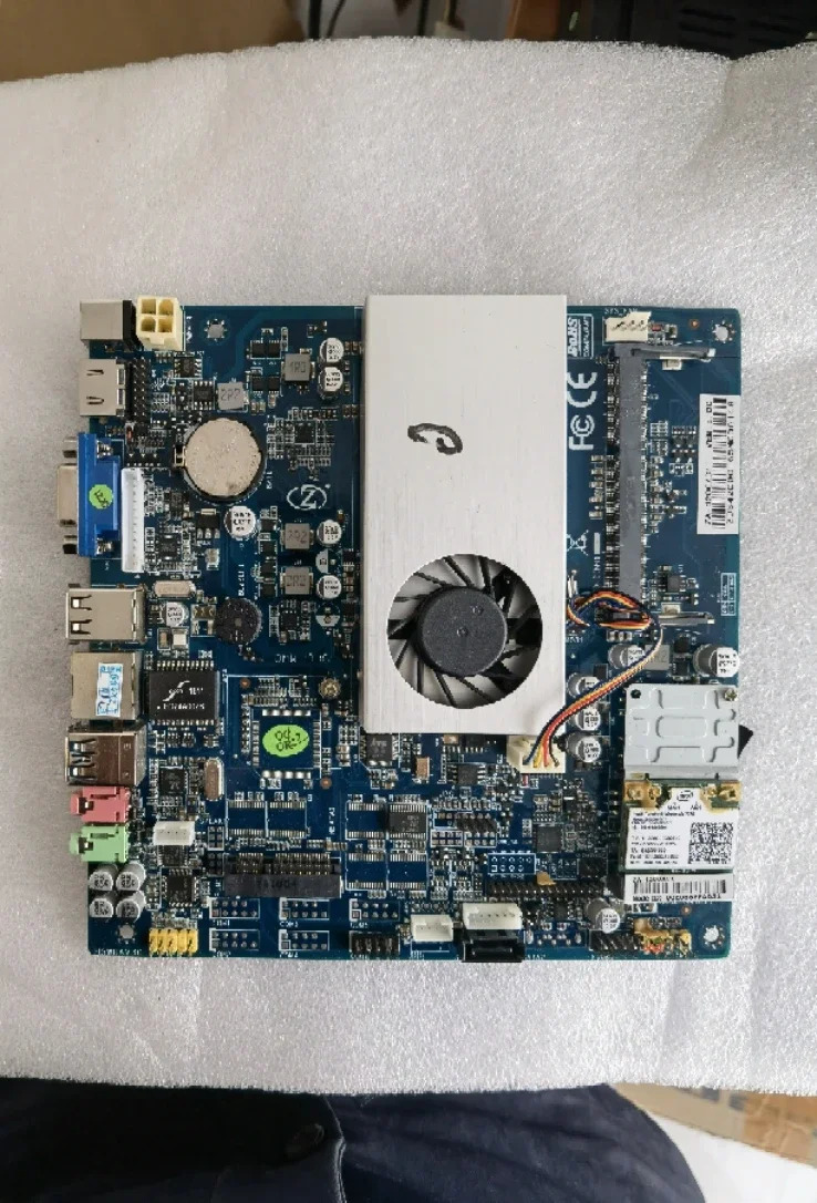 메보드 ZA-4200AC1 I5 대 I5-4200U 광고 기계용