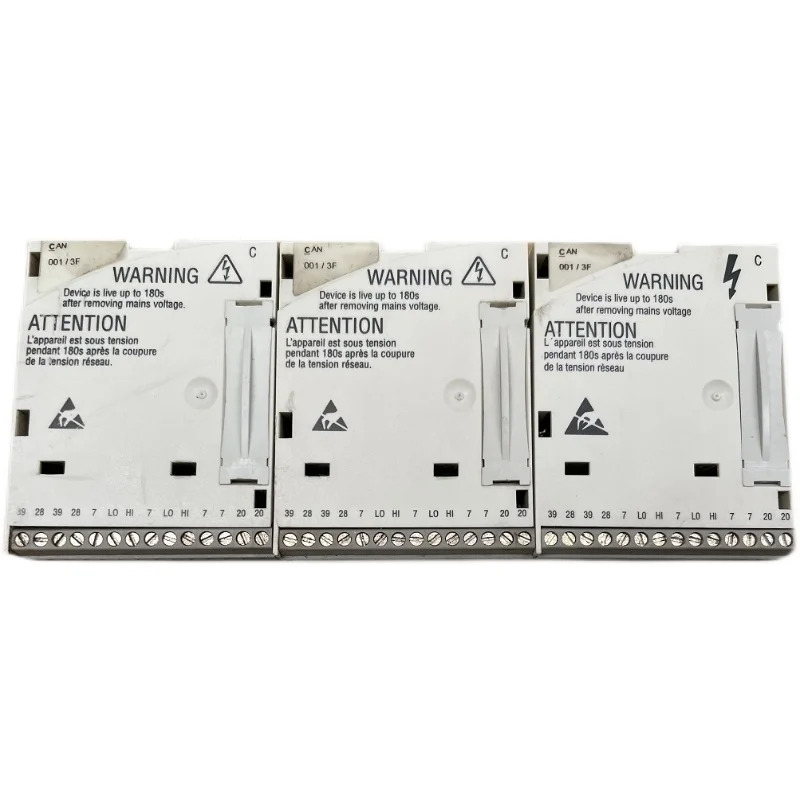 Lenze 8200 주파수 변환기 IO 통신 모듈 E82ZAFCC001