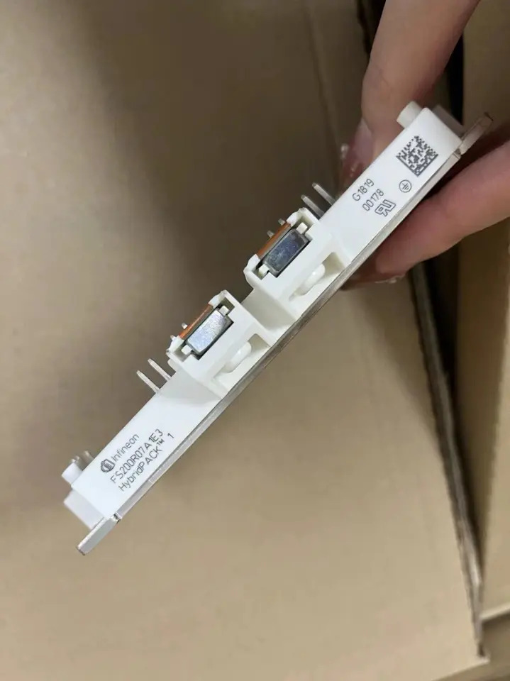 Infineon 모듈 IGBT 하이브리드 FS200R07A1E3 360 개 사신