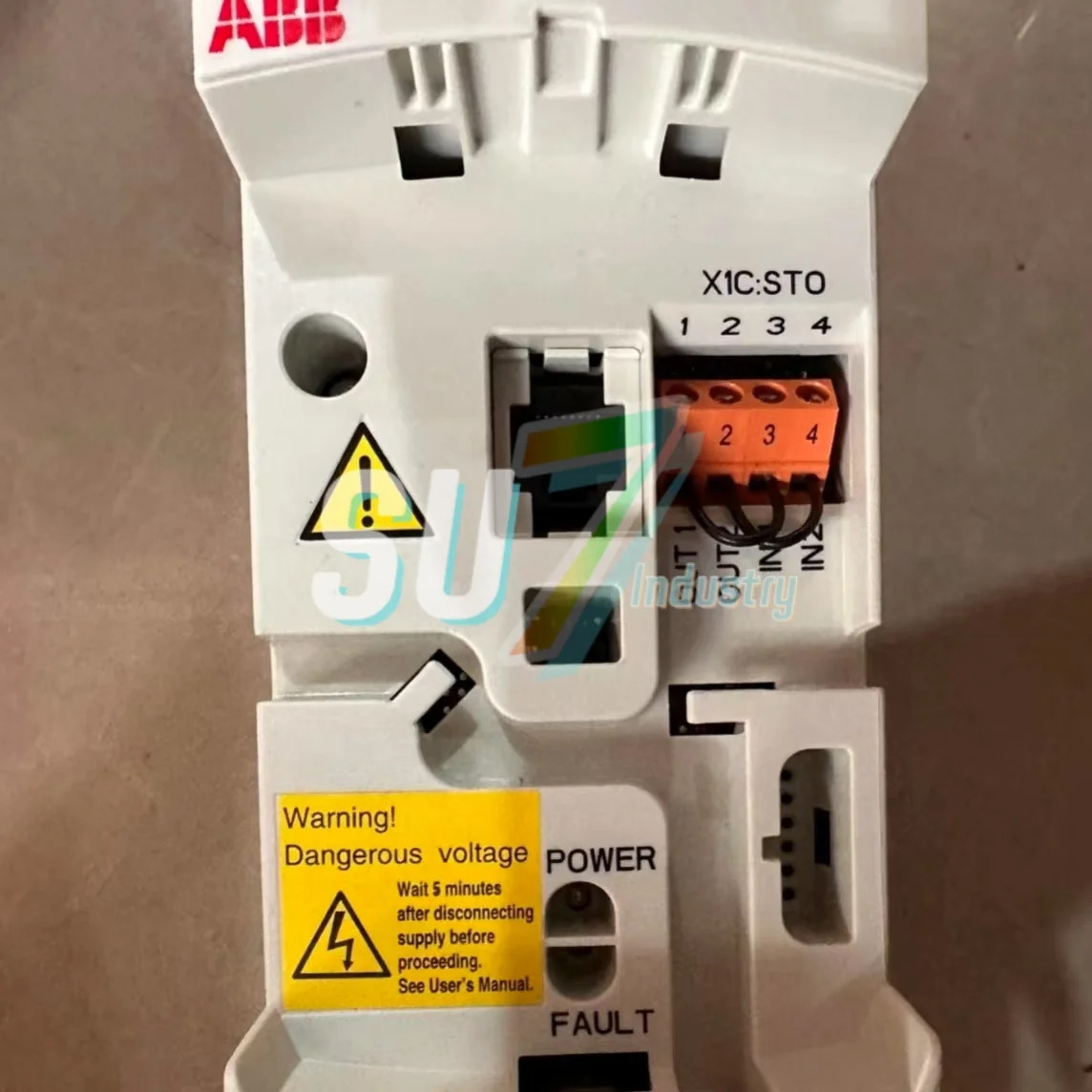 주파수 변환기 ACS355-01E-04A7-2 ACS355-01E-06A7-2 신규