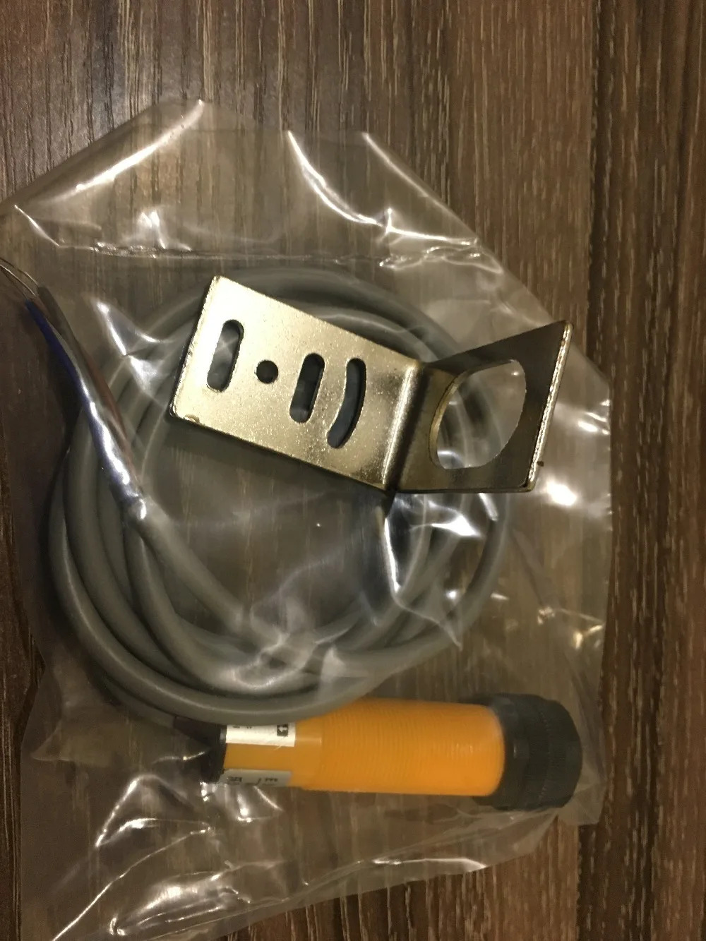 확산 광전스위치 E3F-DS30C1 센서 NPN 3 선 정상 개방 조정 가능장착 브래킷