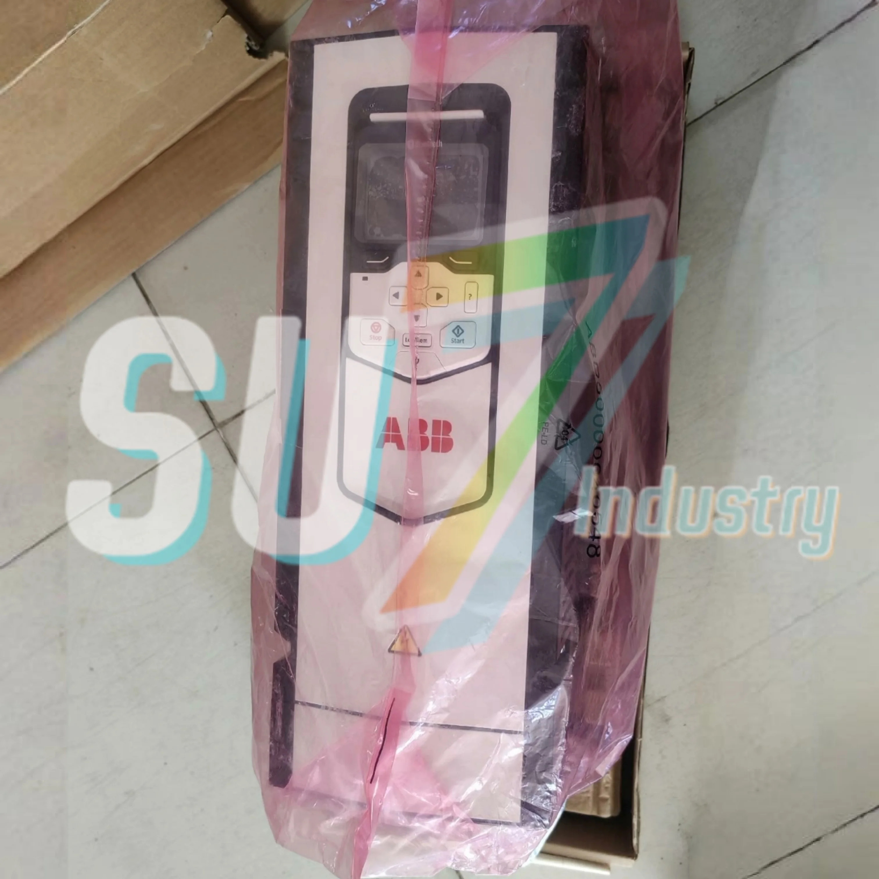 ACS880-01-12A6-3 ACS880-01-017A-3 주파수 변환기 원본