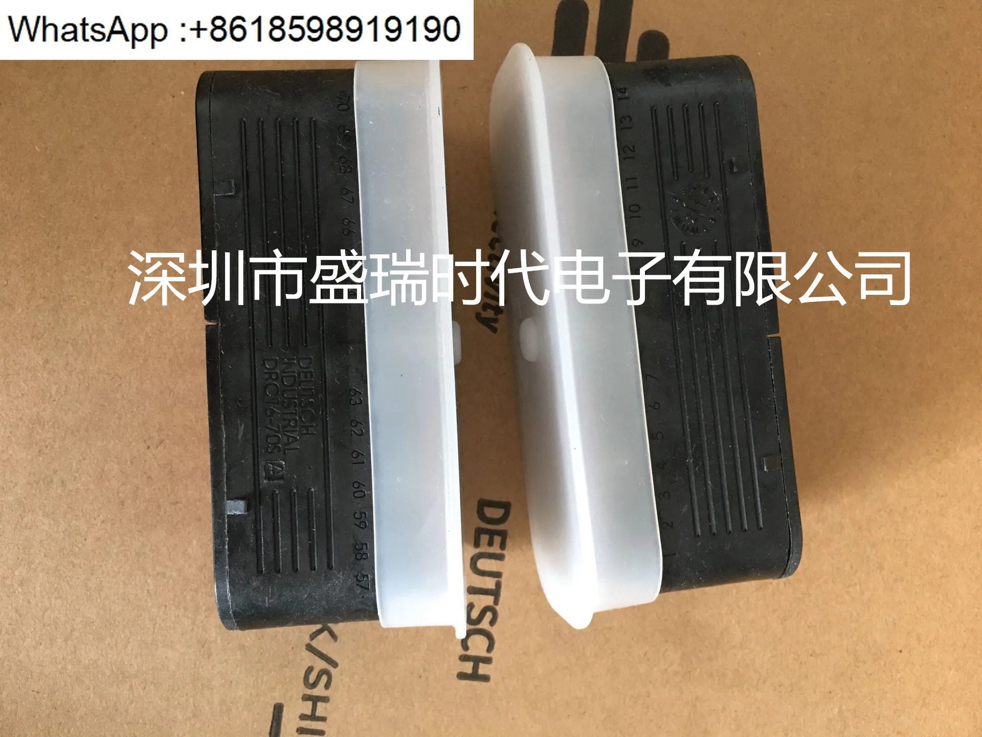 포장 공급 70P 커넥터 DRC16-70SAE