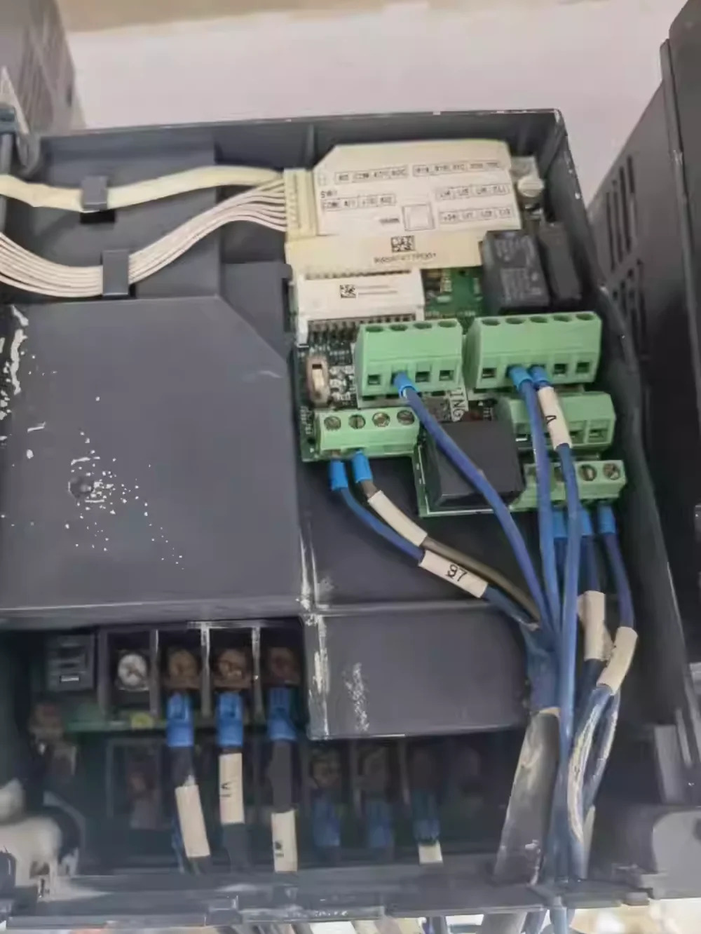 주파수 변환기 ATVL312HU40N4Z ATV303HU22N4