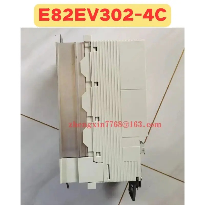 리퍼 주파수 변환기 E82EV302-4C 정상 기능 완료 E82EV302K4C