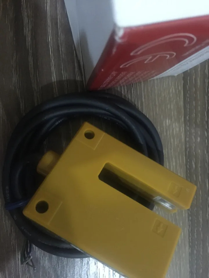 KP-ER01N 대만 KFPS 광전센서 10-30VDC 신
