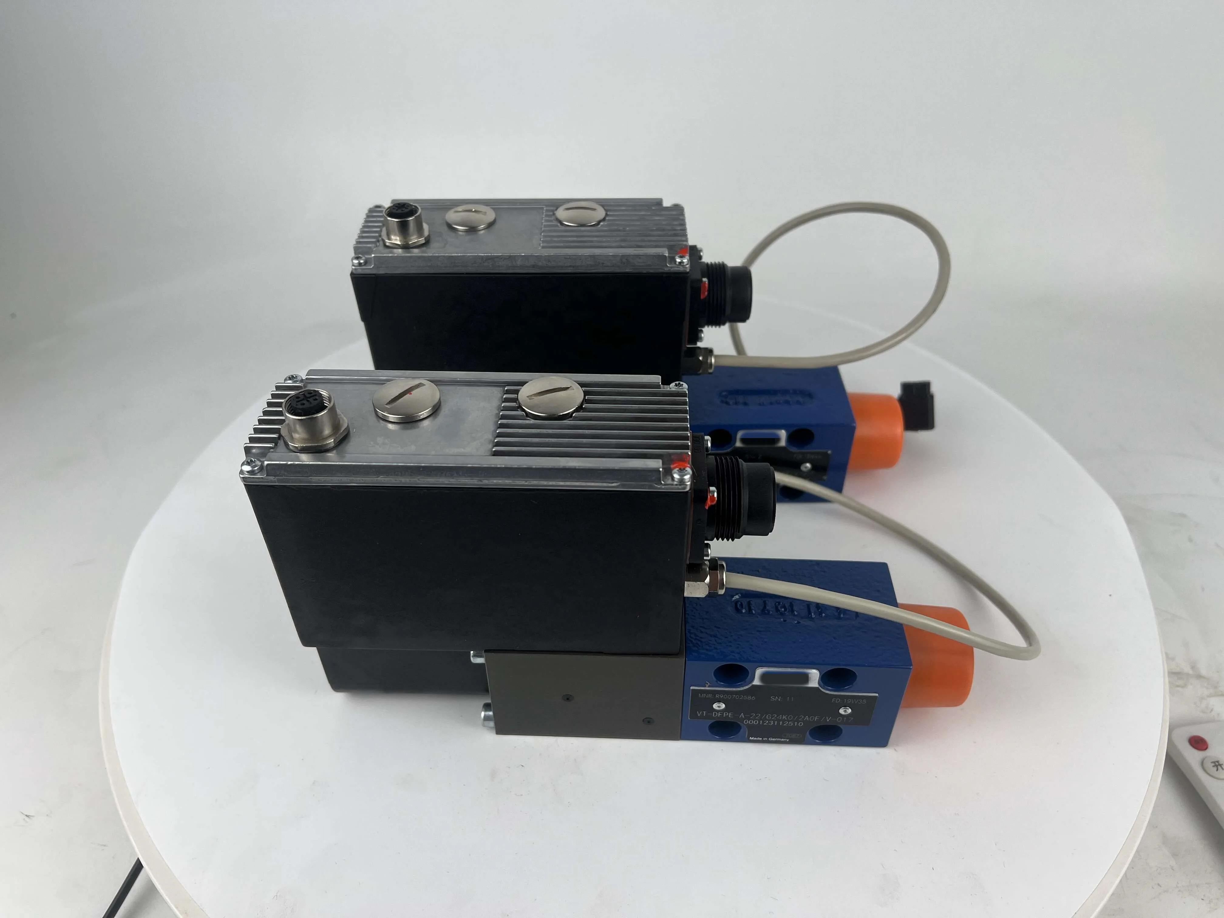 VT-DFPE/DFP/DFPN 시리즈 R 900703811  VT-DFP-A-2X/G24K0/0/V VT-DFPE-A-22/G24K0/0A1V/V-014 직동식 비례 방향 밸브