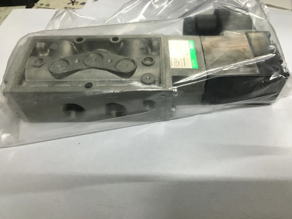 CKD 솔레노이드 밸브 4F310-10 AC220 AC110 DC24 포장 공급