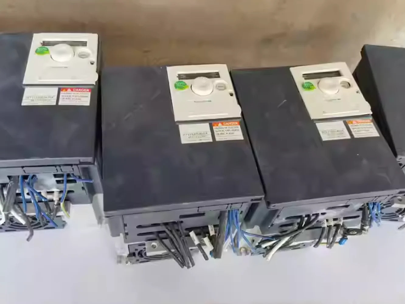 주파수 변환기 ATVL312HU40N4Z ATV303HU22N4