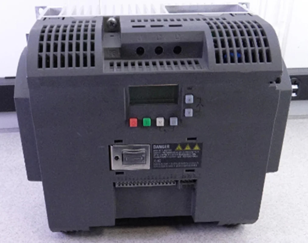 오리지널 인버터 6SL3210-5BE22-2UV0 6SL3210-5BE23-0UV0 Warrently 6SL3 210-5BE22-2UV0 210-5BE23-0UV0