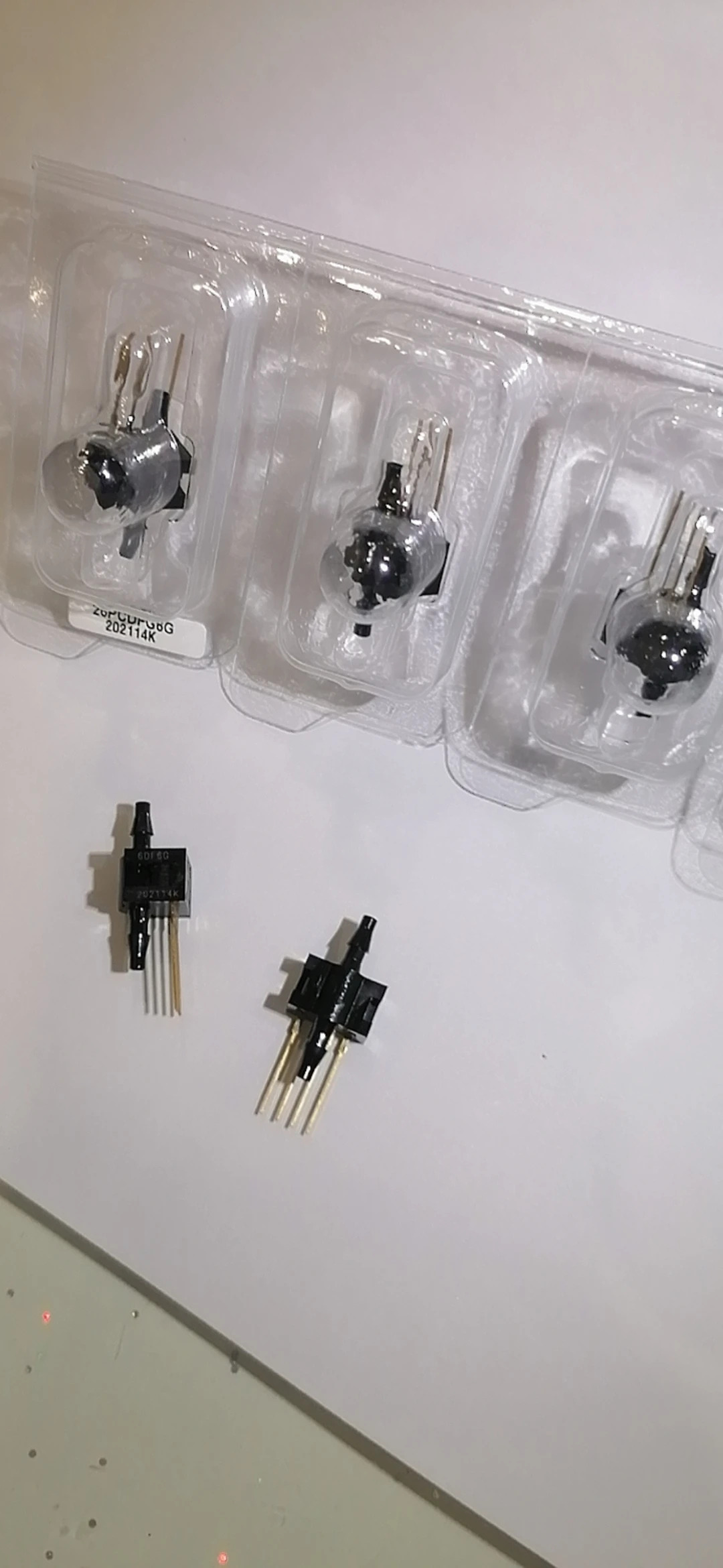HONEYWELL 26PCDFG6G 보상/비증폭 30psi 압력 범위 불소실리콘 씰 소형 유량 통과 포트