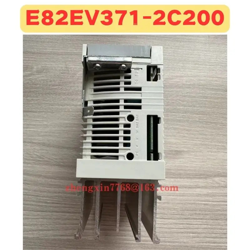 리퍼 주파수 변환기 E82EV371-2C200 정상 기능 완료 E82EV371 2C200