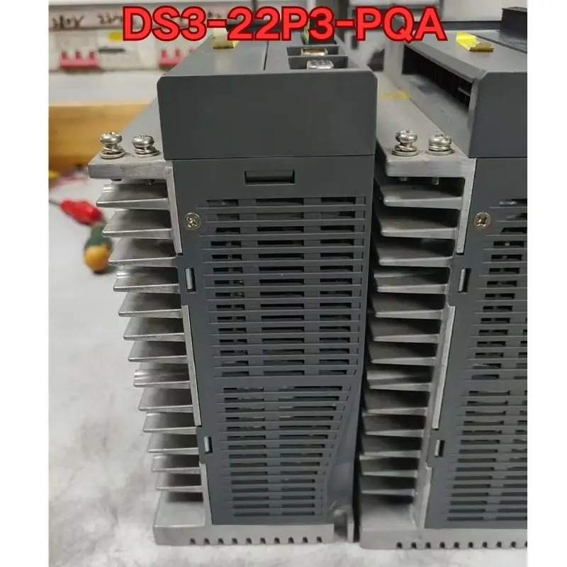 리퍼 Xinjie 서보 드라이브 DS3-22P3-PQA 기계 완료