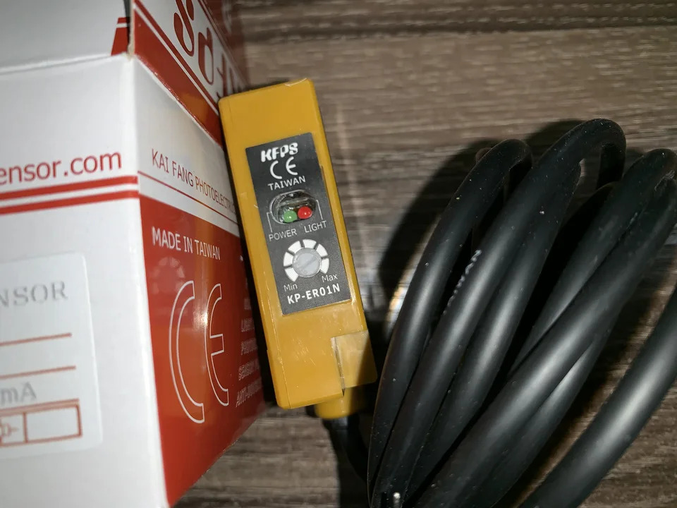 KP-ER01N 대만 KFPS 광전센서 10-30VDC 신