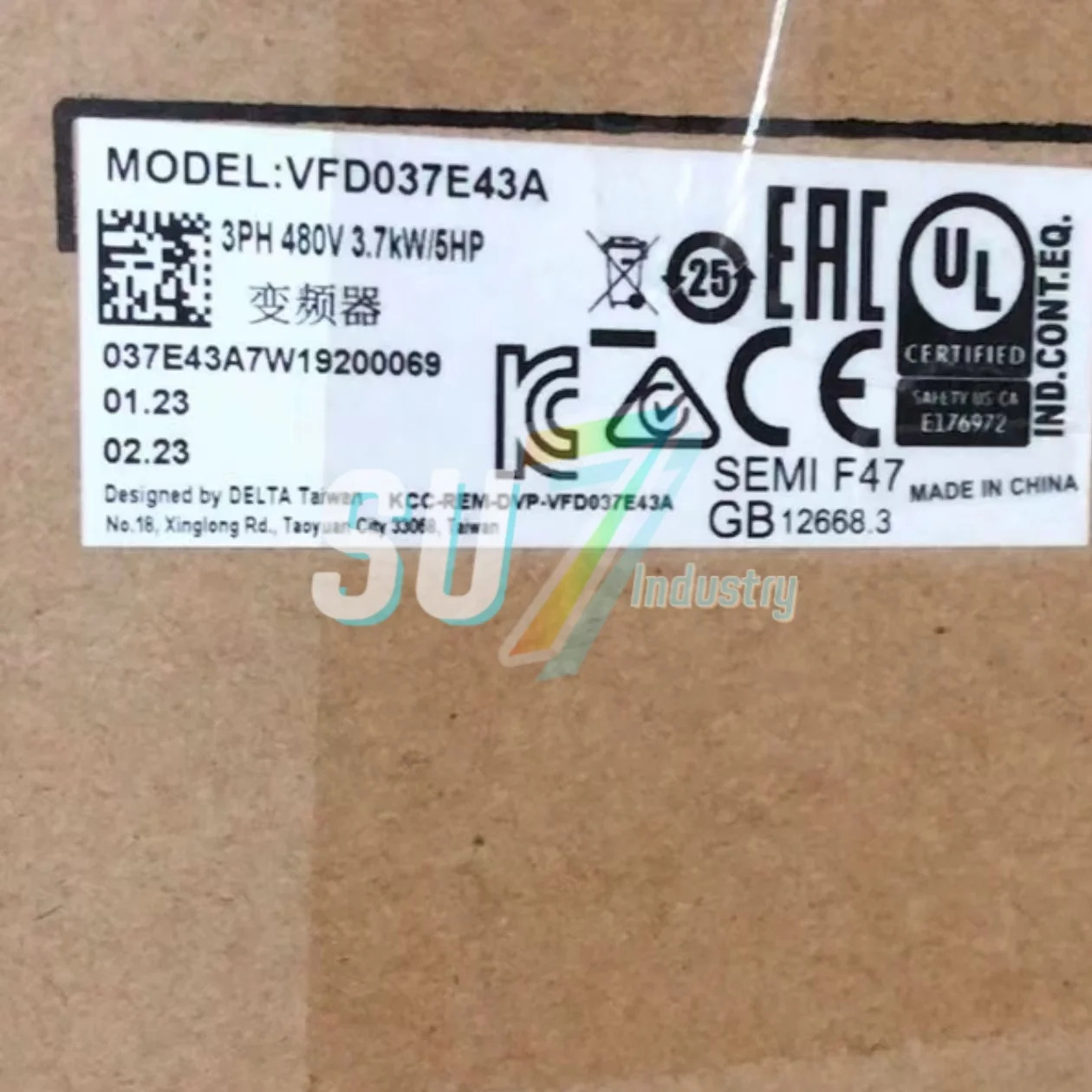 VFD037CP43B-21 VFD037E43A 주파수 변환기 신규 입고