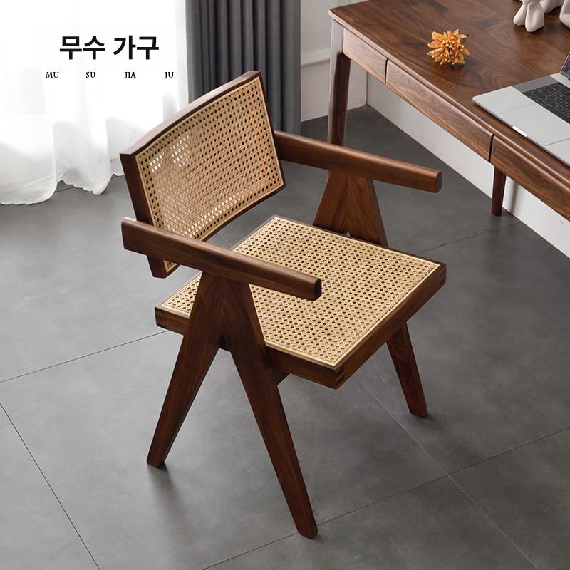 호두색 다이닝체어 디자인 컬러 암체어 편안한 원목식탁의자 모던 패브릭 - 상세 이미지 3