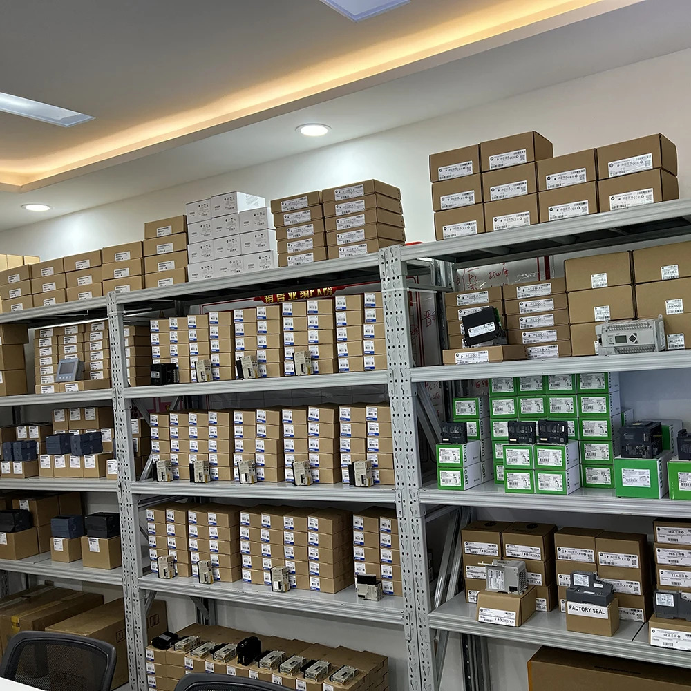 SGD7S-2R8A00A AC 서보 드라이브 새 PLC 모듈