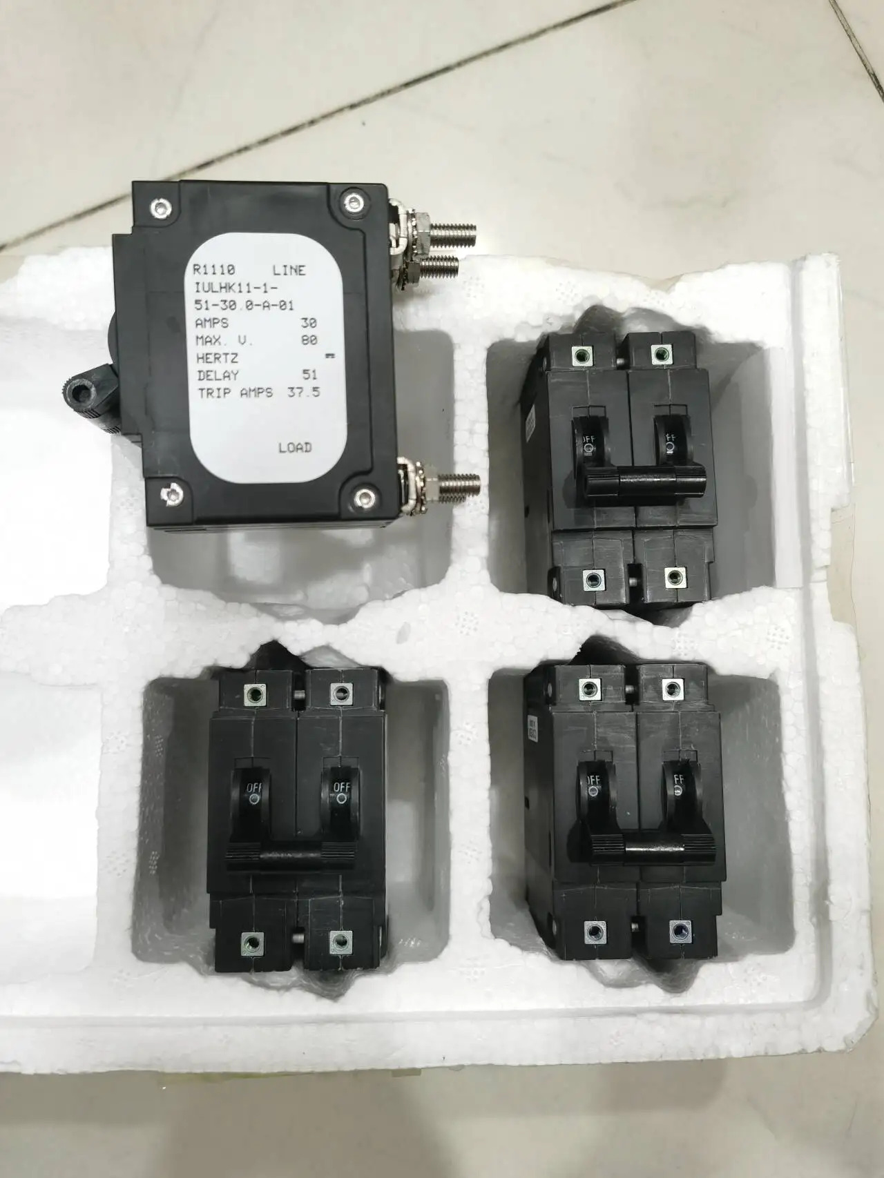 IULHK11-1-51-30.0-A-01 AIRPAX 회로차단기 원본