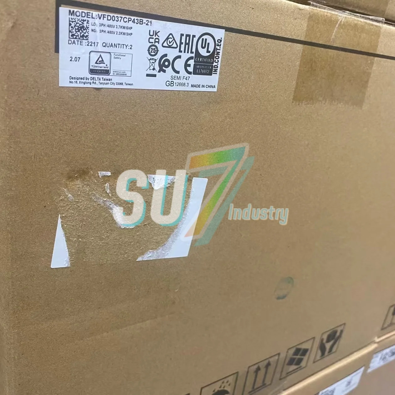 VFD037CP43B-21 VFD037E43A 주파수 변환기 신규 입고