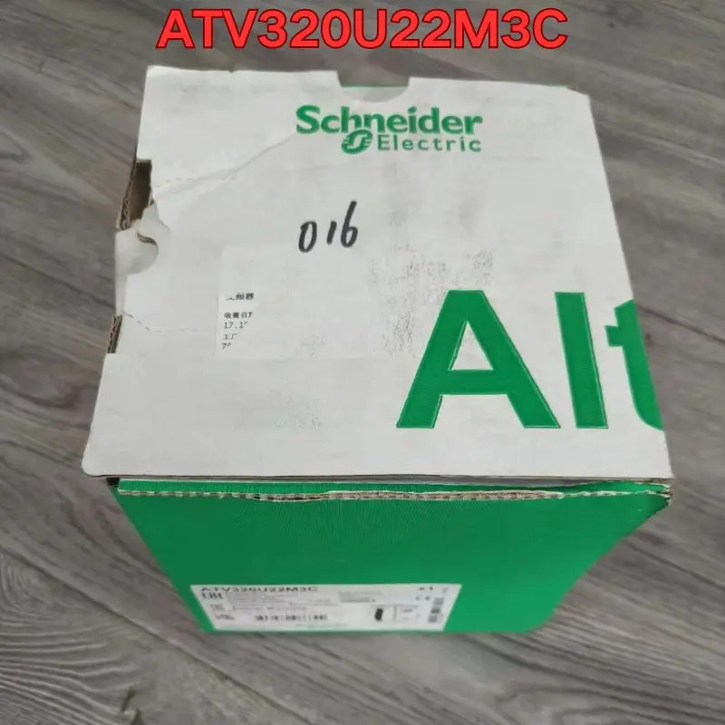 주파수 변환기 ATV320U22M3C