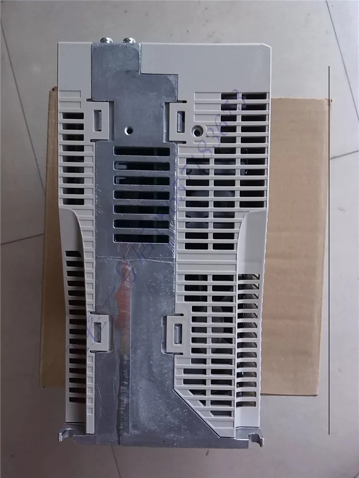 오리지널 일본 Yaskawa 서보 드라이브 SGDV-330A01A 파워 4.5KW 포장 신
