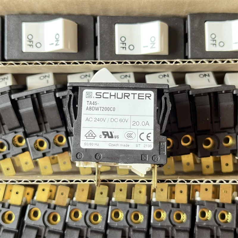 TA45-ABDWT200C0 회로차단기 스위치 SCHURTER 4300.1067 20A