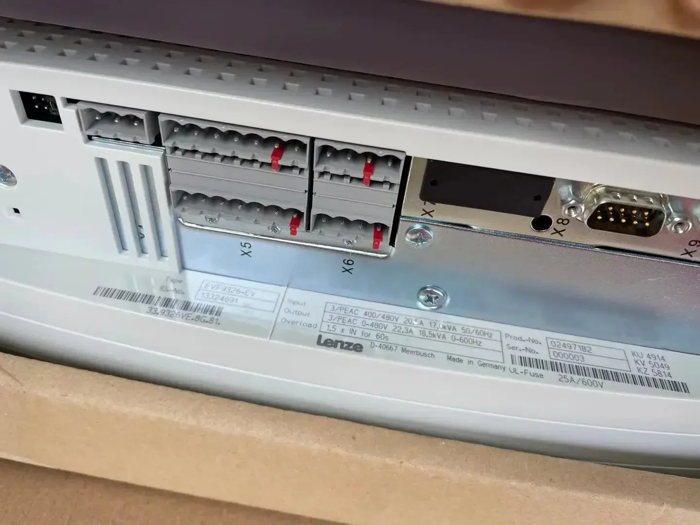 Lenze 9300 시리즈 서보 드라이브 EVF9326-EV